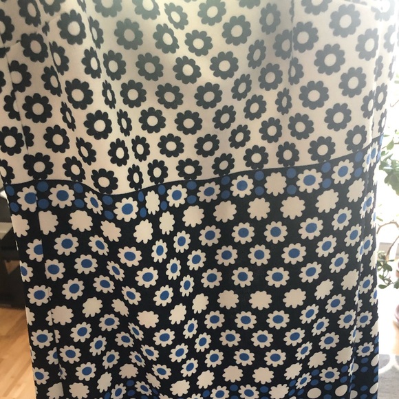 Karl Lagerfeld Paris Printed Sheath Dress - Picture 2 of 5